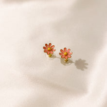 Load image into Gallery viewer, Retro Daisy Stud Earrings
